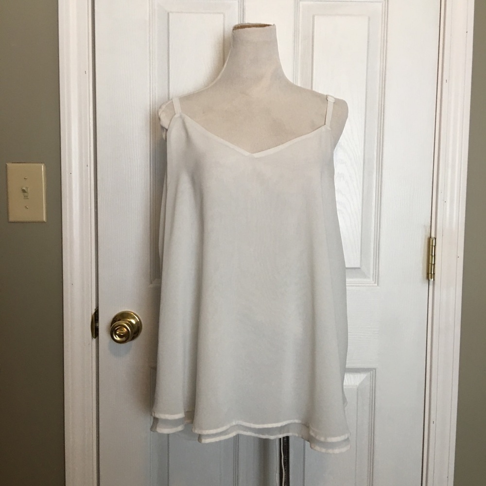 Torrid top sz 1. Adjustable straps, double layered, light weight.